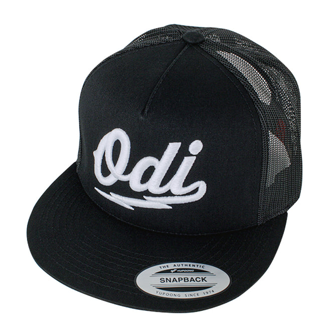 SCORCH-TRUCKER HAT: BLACK / White